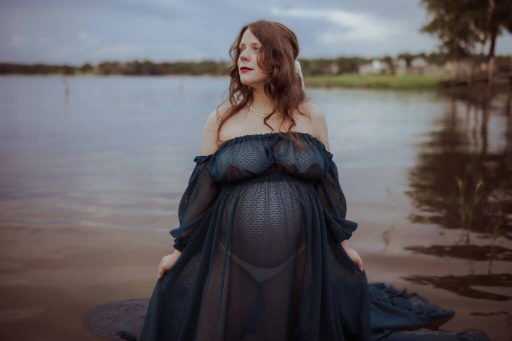 First Glimpse in Macon GA: 3D/4D Ultrasounds & What to Know 2 Pregnant woman by the water during a maternity session in Macon GA near First Glimpse