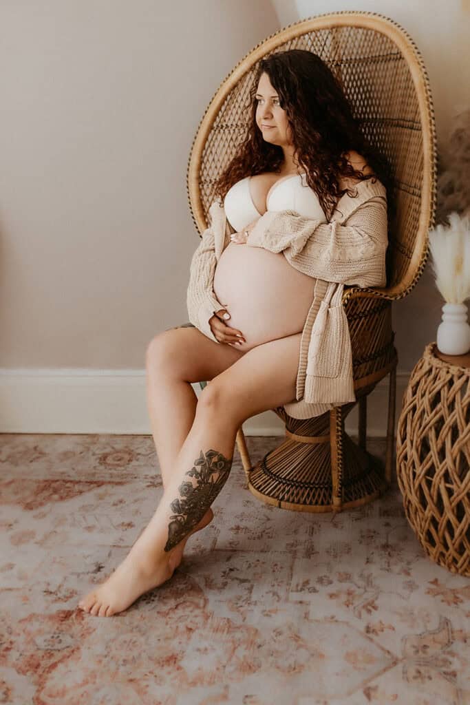 Best Time to Schedule Maternity Photos (So You Actually Feel Like Yourself) 28 Macon studio maternity photography11