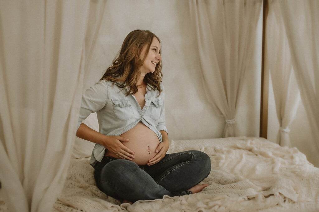 Best Time to Schedule Maternity Photos (So You Actually Feel Like Yourself) 11 Macon studio maternity photos5