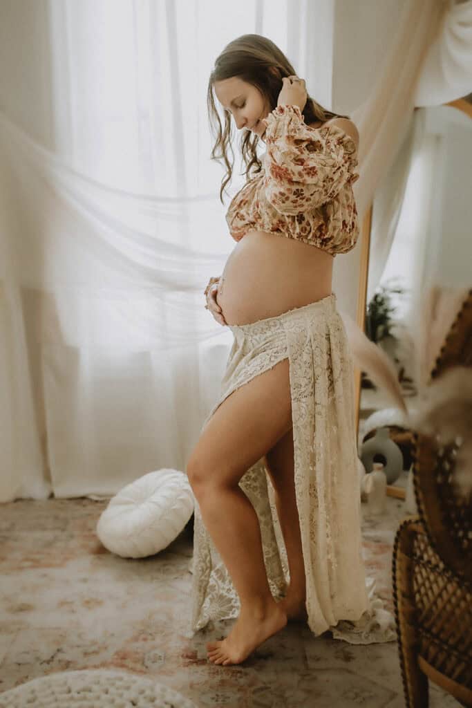 Best Time to Schedule Maternity Photos (So You Actually Feel Like Yourself) 12 Macon studio maternity photos7