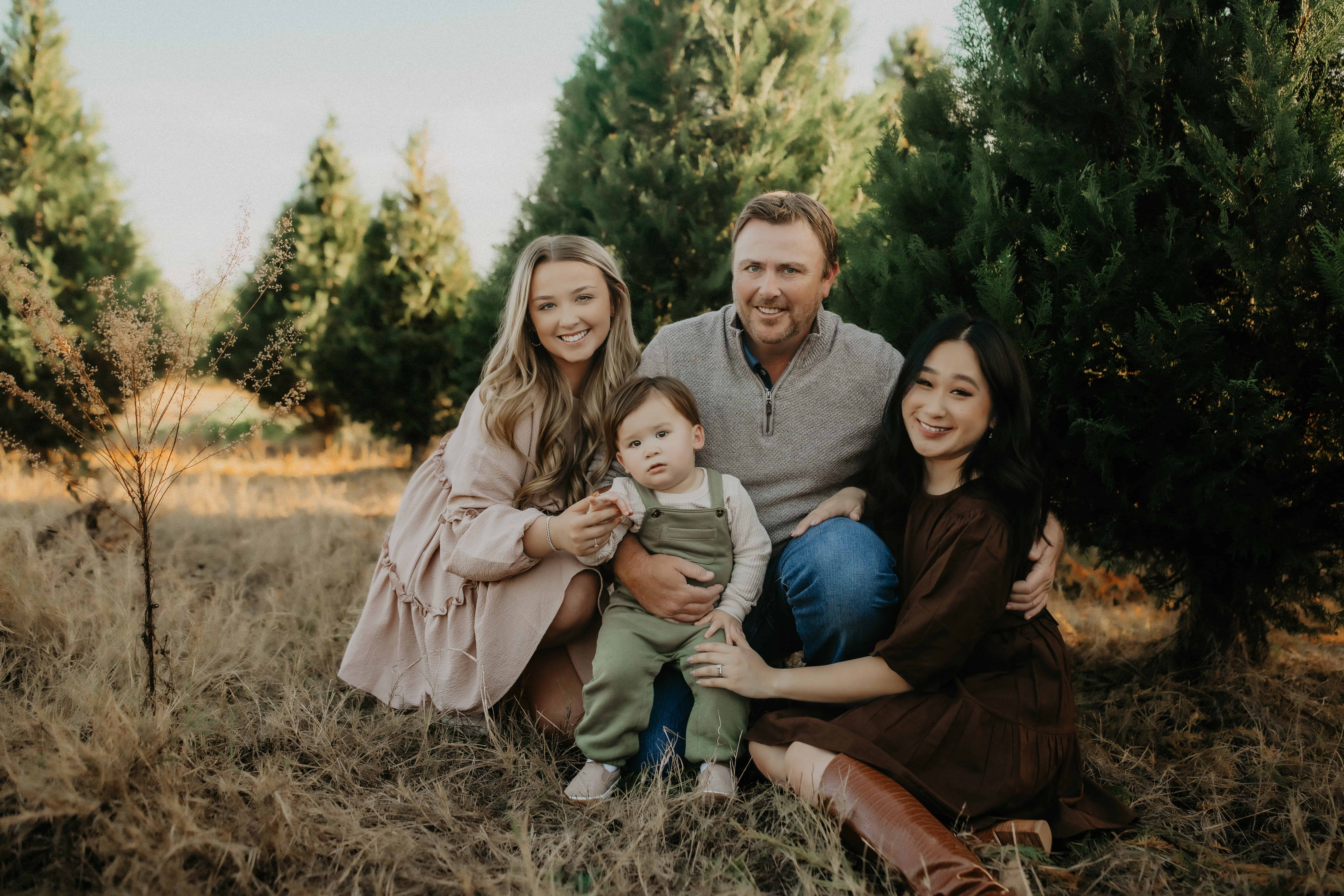 Middle Georgia Christmas Tree Farms: Your 2026 Family Guide 1 Roberts christmas tree farm family photos fire family photography 4 1